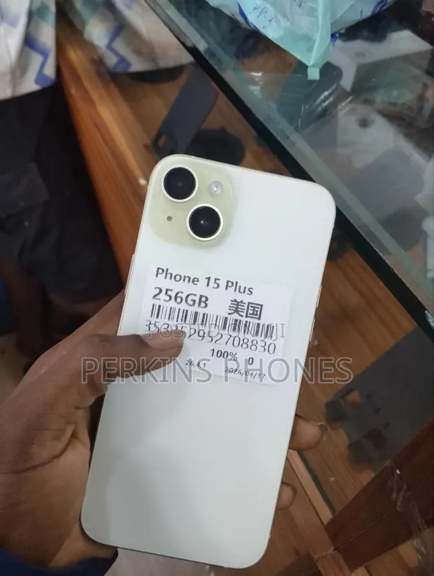 New Apple iPhone 15 Plus 256 GB Yellow · Photo 1