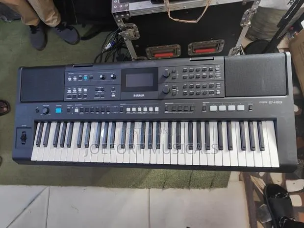 Yamaha PSR-E483 · Photo 1