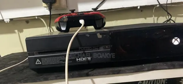 Xbox One With One Controller and 10 Games · Photo 1