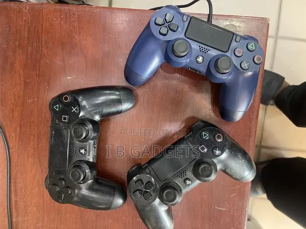 Home Used Ps4 Controllers · Photo 1