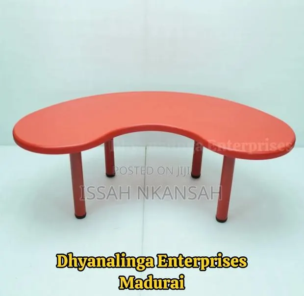 Half Moon Kids Table · Photo 3