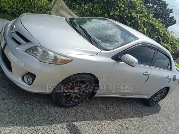 Toyota Corolla S 5-Speed 2013 Silver · Photo 1