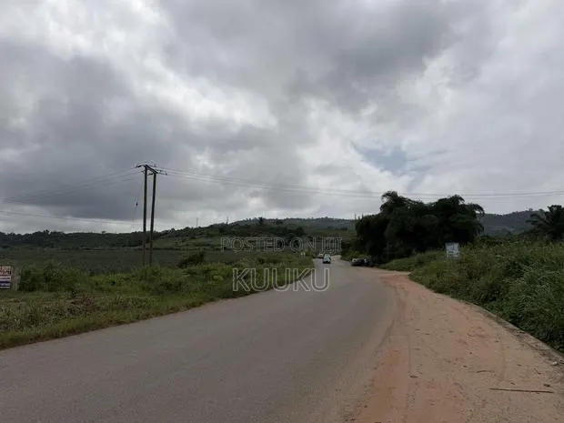 Main Road Land Aburi-Pokrom · Photo 1