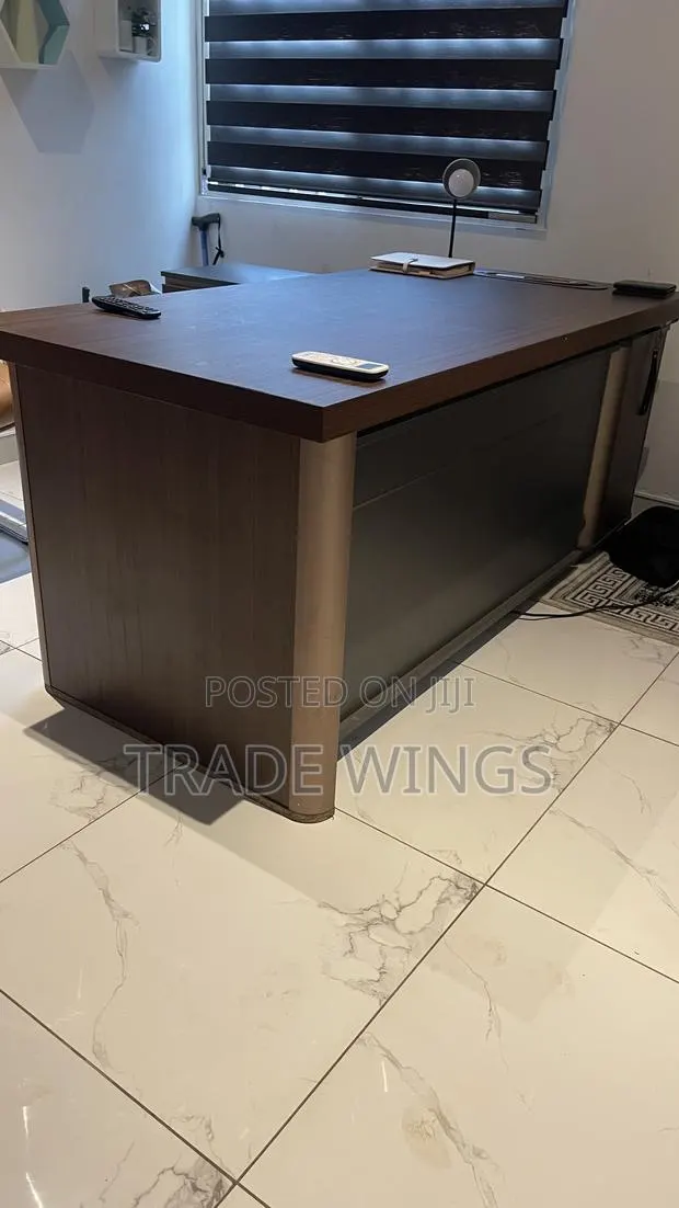 Luxury Office Desk for Sale · Photo 1