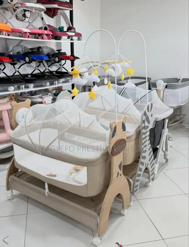 Modern Baby Bedside Bassinet · Photo 1
