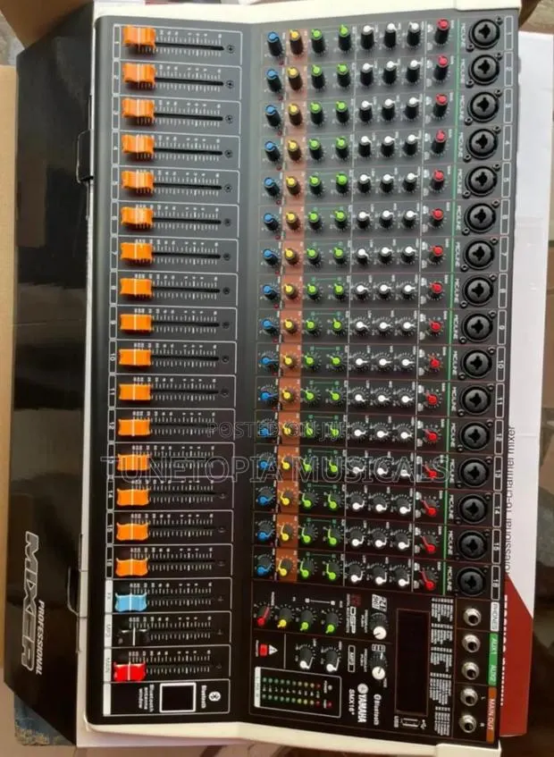 Yamaha Smx16+ 16-channel Professional Audio Mixer. · Photo 1