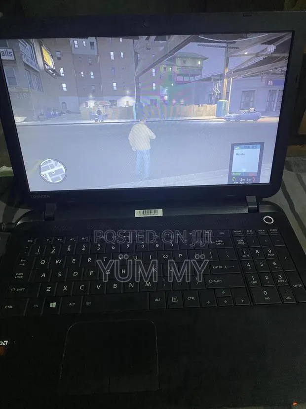 Laptop Toshiba Satellite C50D 4GB AMD A8 HDD+SSD 500GB · Photo 1