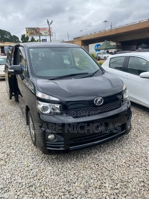 Toyota Voxy 2014 Black · Photo 1