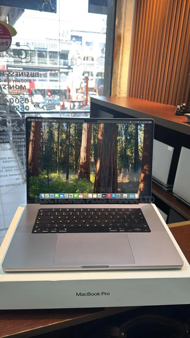 Laptop Apple MacBook Pro 2021 M1 32GB Apple M1 Pro SSD 512GB · Photo 1