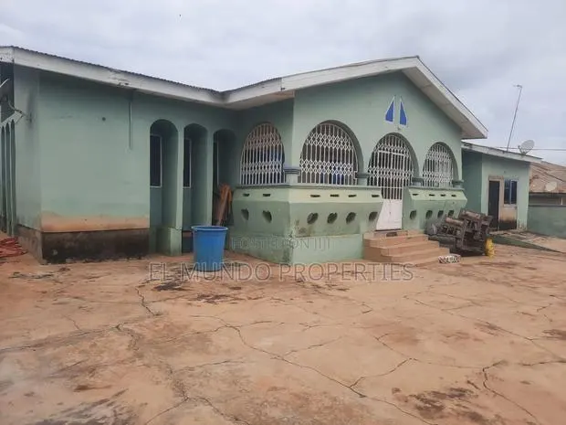 5bdrm House in Nyankyerenyease, Kumasi Metropolitan for sale · Photo 1