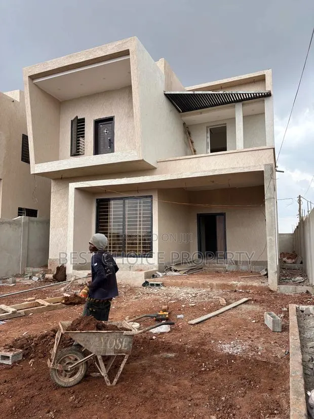 4bdrm Duplex in Lakeside Community 8, Ashaley Botwe for Sale · Photo 1