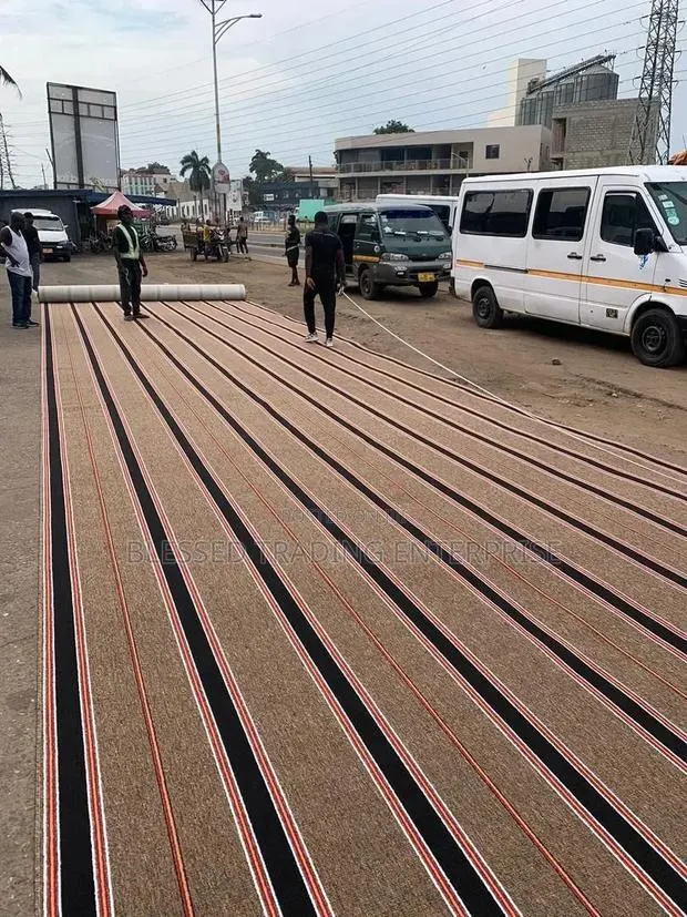 Striped Brown Woolen Carpet · Photo 1