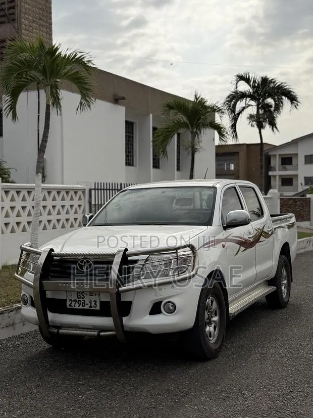 Toyota Hilux 3.0 D-4D 4x4 2013 White · Photo 1