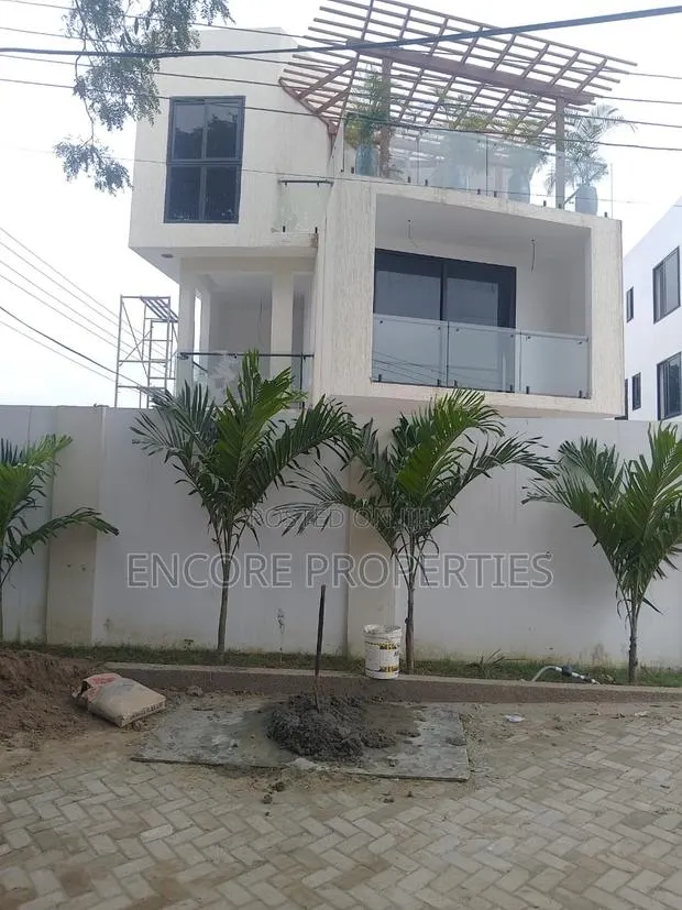 4bdrm Townhouse/Terrace in Labone for sale · Photo 1