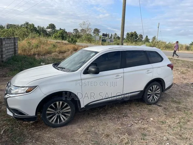 Mitsubishi Outlander SE FWD 2020 White
