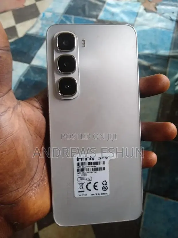 Infinix Hot 60i 128 GB White · Photo 1