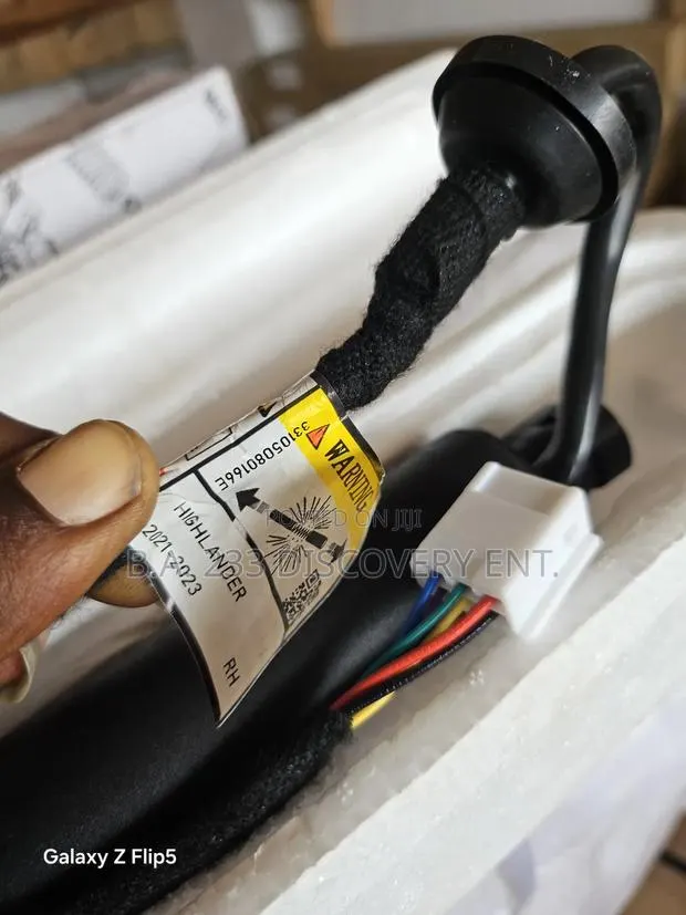 2021/2022/2023/2024 Toyota Highlander Electronic Boot Shocks · Photo 1