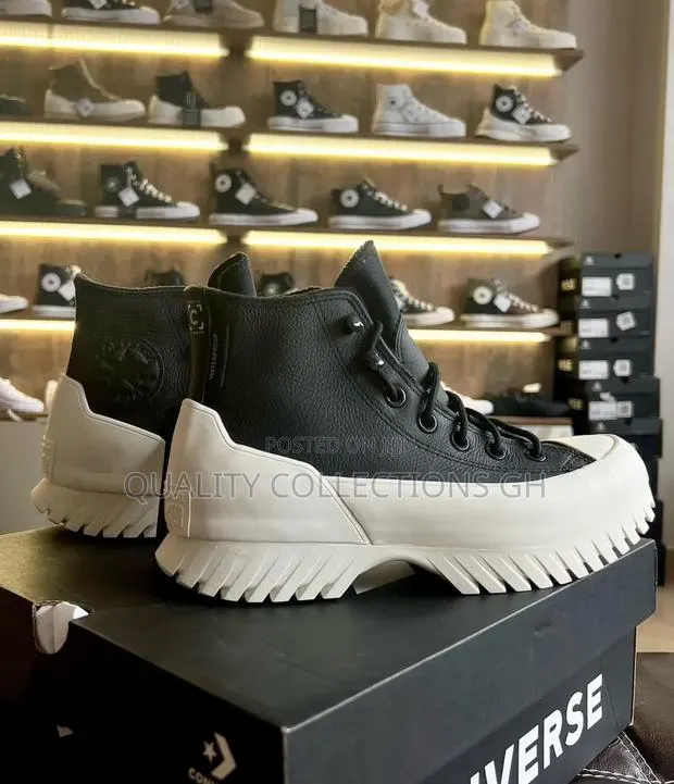 Converse Black and White Sneaker · Photo 1