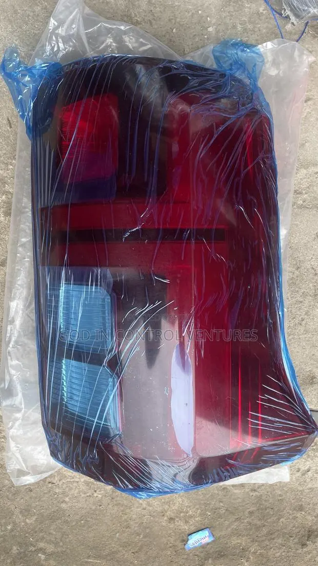 Mitsubi L200 2024 2025 Tail Light Pair · Photo 1