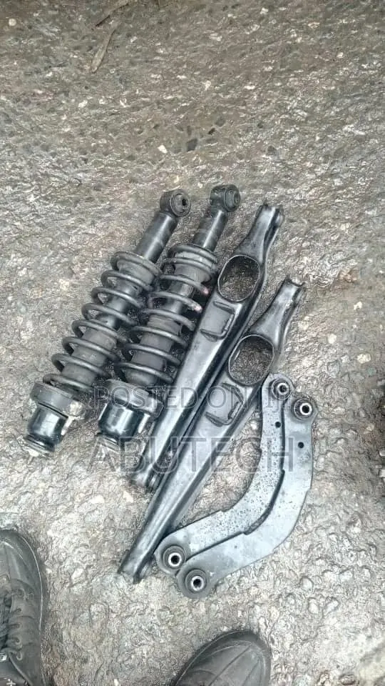 Back Lowerarm Mitsubishi Outlander 2008, 2009, 2012, 2015, 2017 · Photo 1
