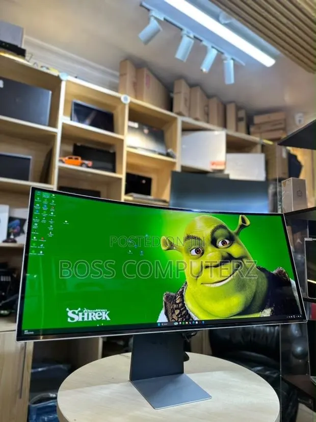 Samsung 34-Inch Curved OLED Odyssey G8 · Photo 1
