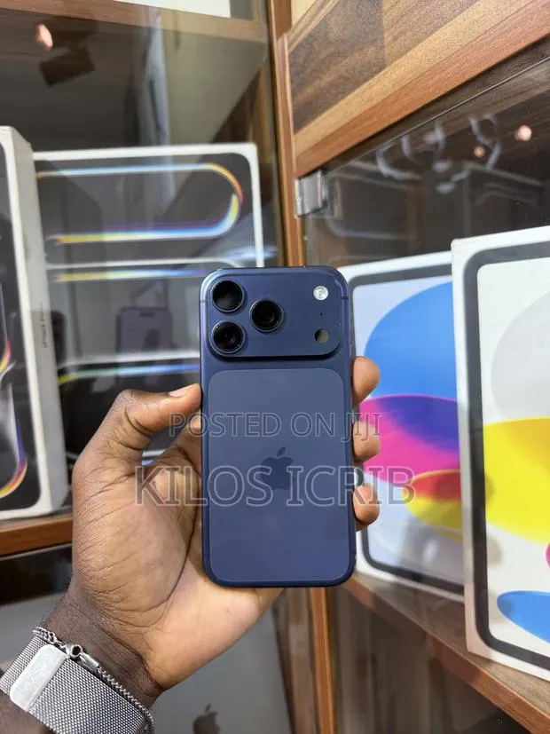 Apple iPhone 17 Pro 256 GB Blue · Photo 1