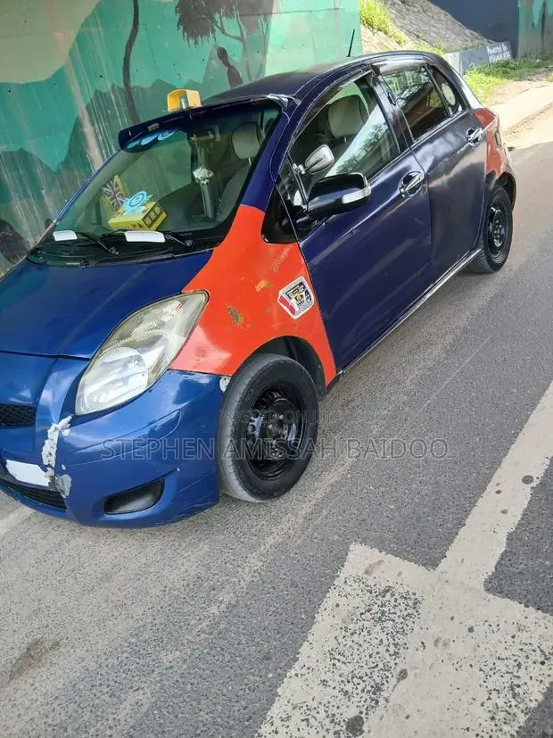 Toyota Vitz 1.3 AWD 5dr 2010 Blue · Photo 1