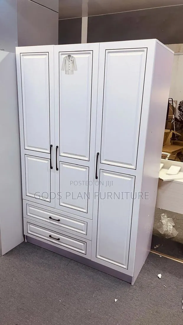 Foreign 3 Doors Wardrobe · Photo 1