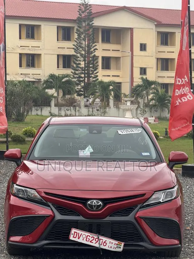 Toyota Camry SE 2021 Red · Photo 1