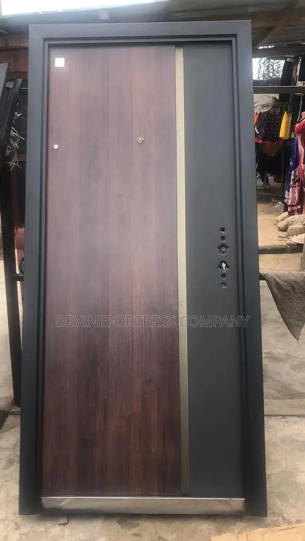 High Quality Smooth Splendor Single Brown Door · Photo 1