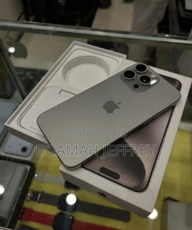 Apple iPhone 15 Pro Max 512 GB Silver · Photo 1
