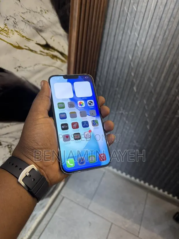 Apple iPhone 13 Pro Max 128 GB · Photo 1
