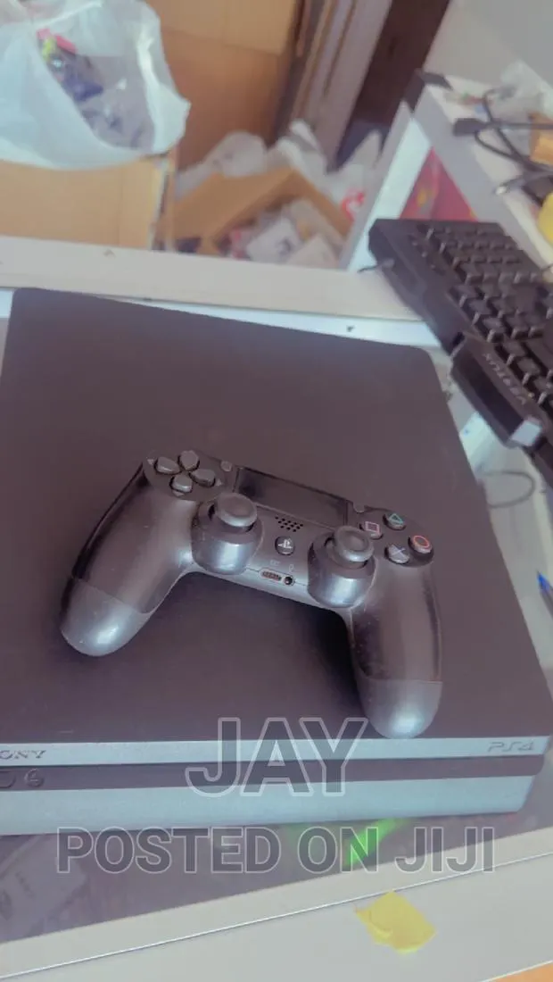 Ps4 Slim With Ea Fc 26 And Other Games · Photo 1