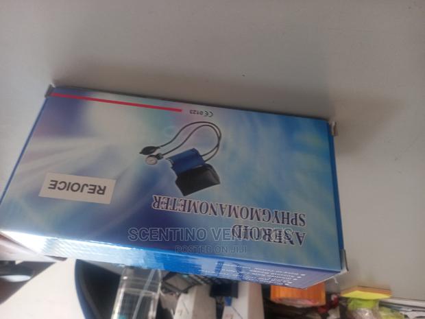 Aneroid Sphygmomanometer · Photo 3