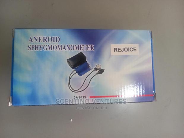 Aneroid Sphygmomanometer · Photo 2