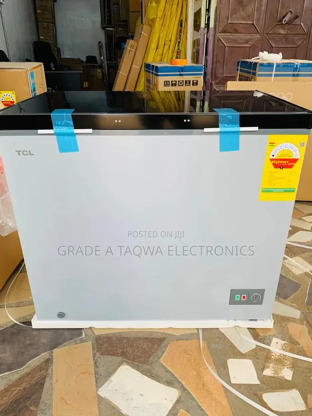 TCL 251l Chest Freezer · Photo 1