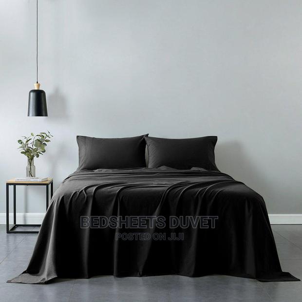 2 Bedsheets and Four Pillow Cases · Photo 1