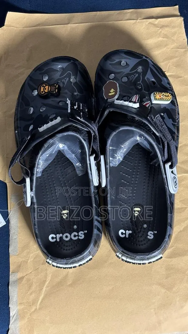 Quality Pattern Crocs Clogs for Men and Women Size 40-45 Black Color · Photo 1