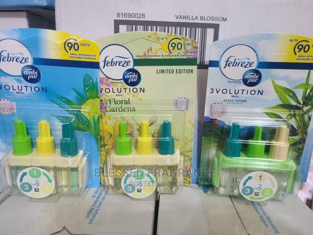 Ambi Pur Three Volution /Febreze Plugin Refills · Photo 2