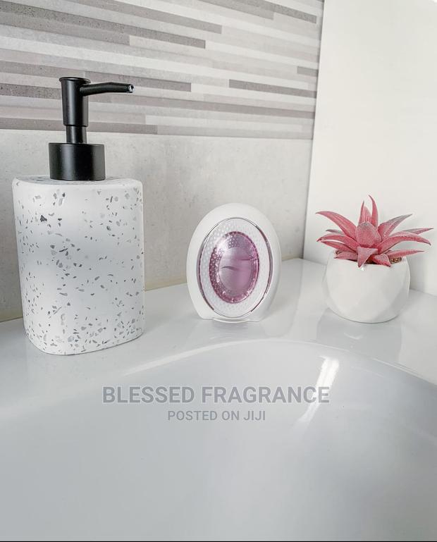 Febreze Bathroom Air Freshener · Photo 4