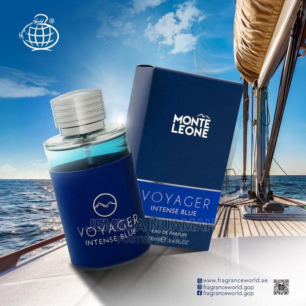 Voyager Intense Blue · Photo 1