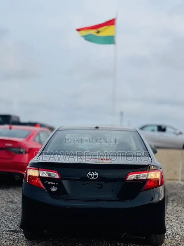 Toyota Camry SE 4dr Sedan (2.5L 4cyl 6A) 2014 Black · Photo 1