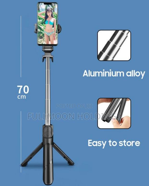 Wireless Bluetooth Selfie Stick - Black · Photo 3