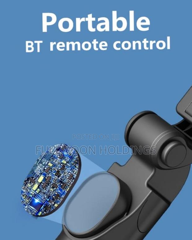 Wireless Bluetooth Selfie Stick - Black · Photo 4