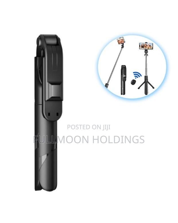 Wireless Bluetooth Selfie Stick - Black · Photo 5
