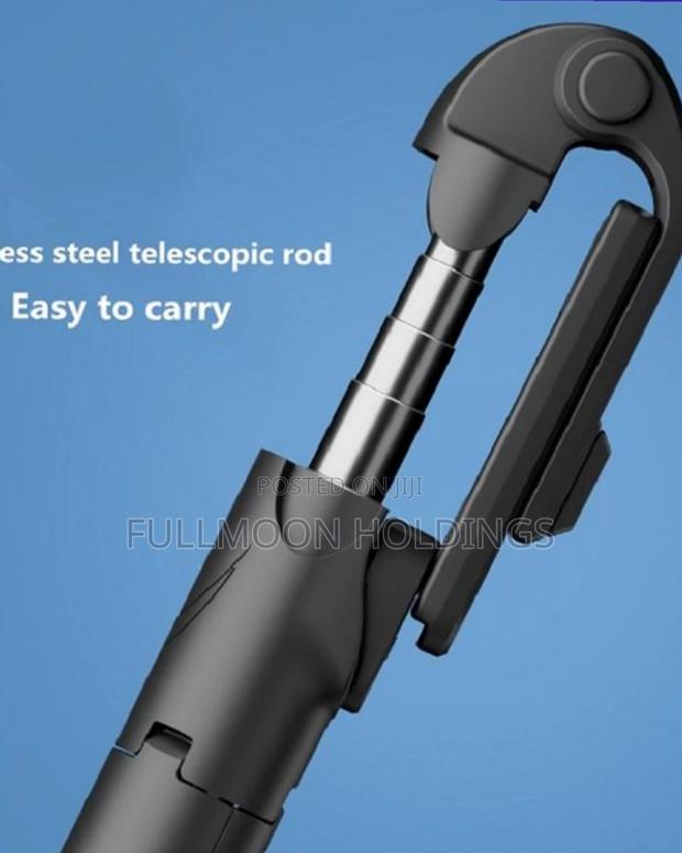 Wireless Bluetooth Selfie Stick - Black · Photo 6