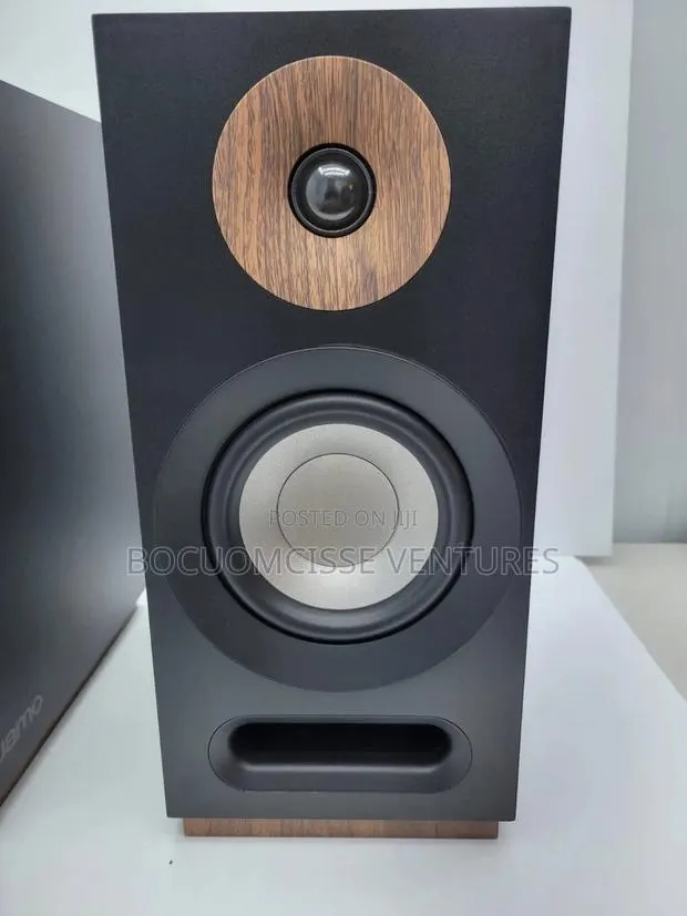 Jamo Studio8 S803 Bookshelf Speaker · Photo 1