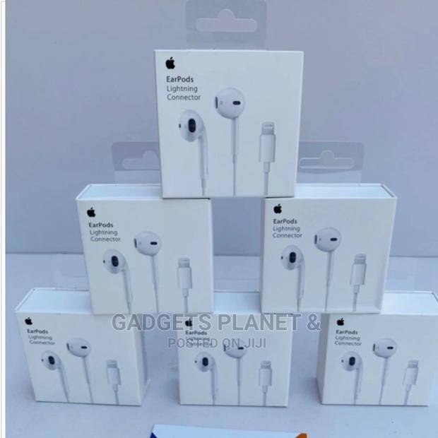 Apple Earpods With Lightning Connector · Photo 2