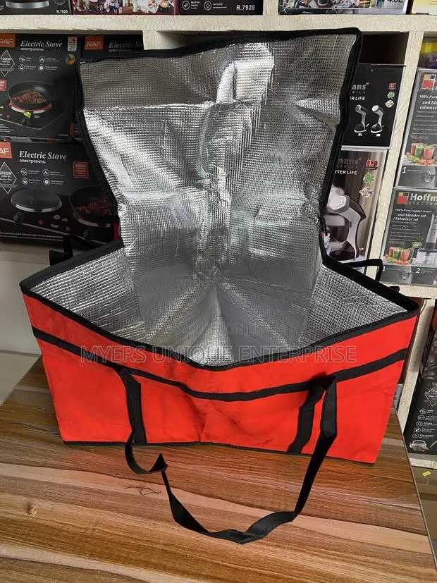 Insulated Red Bag for Hot Meals and Cold Drinks · Photo 1