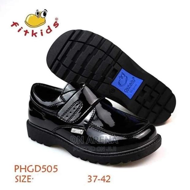 Kids School Shoes · Photo 4